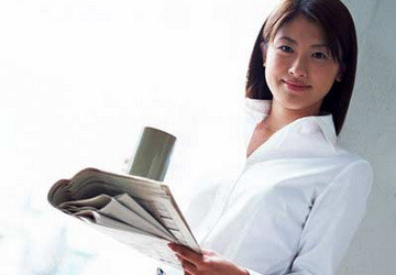 Nếu bạn là người phải làm việc ở tư thế ngồi cả ngày thì hãy tranh thủ cứ sau 1 giờ lại đứng lên 1-2 phút để vừa giúp sự lưu thông trong cơ thể tốt lại không lo tăng "vòng 2" và tránh ung thư.