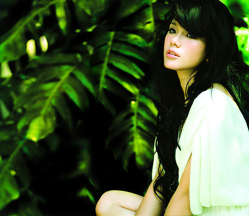 Phương Vy luôn biết che chắn khuyết điểm của mình bằng những chiếc áo rộng thùng thình. Phương Vy luôn biết che chắn khuyết điểm của mình bằng những chiếc áo rộng thùng thình.