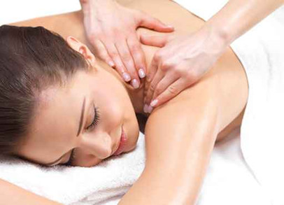 4. Thường xuyên massage: Nếu bạn muốn điều trị đau cổ, tốt nhất là bạn chỉ nên gặp bác sỹ một vài ngày sau khi đã đi massage. Nguyên do bởi việc massage có thể ảnh hưởng tới việc xem xét, chẩn đoán đúng tình trạng bệnh. 4. Thường xuyên massage: Nếu bạn muốn điều trị đau cổ, tốt nhất là bạn chỉ nên gặp bác sỹ một vài ngày sau khi đã đi massage. Nguyên do bởi việc massage có thể ảnh hưởng tới việc xem xét, chẩn đoán đúng tình trạng bệnh.