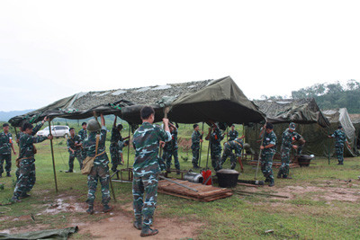 Trong thời gian diễn ra hội thao, các kíp chiến đấu Sở chỉ huy Trung đoàn PPK và kíp chiến đấu Đại đội pháo cao xạ 37 ly ở các trung đoàn PPK thuộc các sư đoàn PK sẽ tham gia các nội dung: Kế hoạch chiến đấu; kế hoạch bảo đảm hậu cần, kỹ thuật...Ảnh: Dựng nhà bạt, triển khai ăn ở dã ngoại. Trong thời gian diễn ra hội thao, các kíp chiến đấu Sở chỉ huy Trung đoàn PPK và kíp chiến đấu Đại đội pháo cao xạ 37 ly ở các trung đoàn PPK thuộc các sư đoàn PK sẽ tham gia các nội dung: Kế hoạch chiến đấu; kế hoạch bảo đảm hậu cần, kỹ thuật...Ảnh: Dựng nhà bạt, triển khai ăn ở dã ngoại.