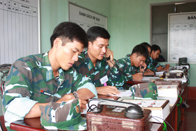 Đến dự và chỉ đạo hội thao có Thiếu tướng Lê Huy Vịnh, Phó tư lệnh Quân chủng PK-KQ; Thiếu tướng Nguyễn Văn Bình, Phó Tham mưu trưởng Quân chủng PK-KQ. Ảnh: Kiểm tra lý thuyết cán bộ. Đến dự và chỉ đạo hội thao có Thiếu tướng Lê Huy Vịnh, Phó tư lệnh Quân chủng PK-KQ; Thiếu tướng Nguyễn Văn Bình, Phó Tham mưu trưởng Quân chủng PK-KQ. Ảnh: Kiểm tra lý thuyết cán bộ.