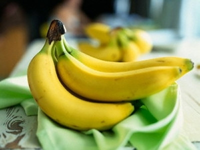 Chuối chứa nhiều vitamin C, các nguyên tố vi lượng, đặc biệt là magiê. Vitamin C cũng là một dạng axit nhẹ, nếu đưa vào cơ thể khi đói sẽ gây tổn hại cho dạ dày và càng gây nên cảm giác cồn cào, khó chịu. Chuối chứa nhiều vitamin C, các nguyên tố vi lượng, đặc biệt là magiê. Vitamin C cũng là một dạng axit nhẹ, nếu đưa vào cơ thể khi đói sẽ gây tổn hại cho dạ dày và càng gây nên cảm giác cồn cào, khó chịu.