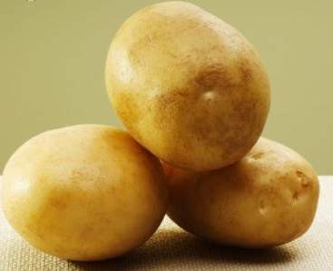 Khoai tây: Khoai tây chứa nhiều axit no đơn và chất nhựa dính. Ăn khi đói sẽ gây cảm giác nóng ruột, rất khó chịu. Khoai tây: Khoai tây chứa nhiều axit no đơn và chất nhựa dính. Ăn khi đói sẽ gây cảm giác nóng ruột, rất khó chịu.