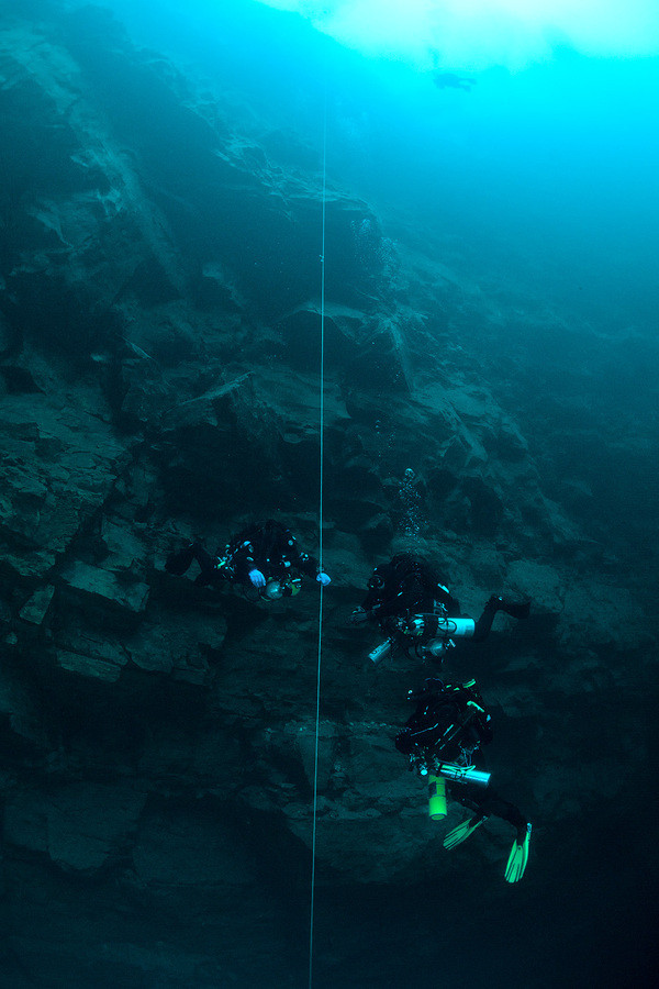 Trong khi các hồ trên núi đá vôi khác trên thế giới đã được khảo sát kỹ càng thì hồ Goluboe vẫn còn là một “điểm trắng” trên bản đồ nghiên cứu khoa học. Trong khi các hồ trên núi đá vôi khác trên thế giới đã được khảo sát kỹ càng thì hồ Goluboe vẫn còn là một “điểm trắng” trên bản đồ nghiên cứu khoa học.