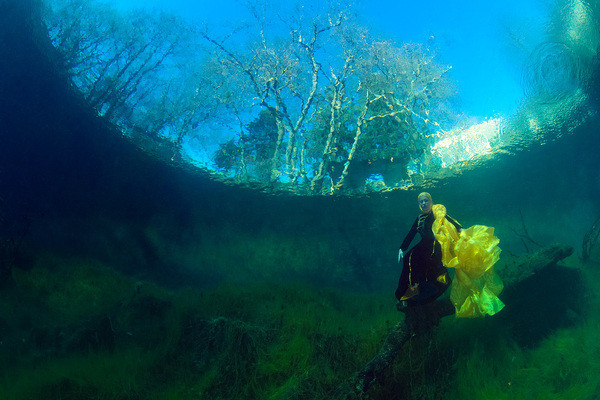 Đầu năm 2012, một chuyến khảo sát hồ Goluboe đã được tiến hành với hy vọng khôi phục sự chú ý của khách du lịch tới vùng hồ. Bức hình chụp nữ vận động viên lặn tự do Natalya Avseenko đang lặn xuống hồ trong bộ trang phục dân tộc. Đầu năm 2012, một chuyến khảo sát hồ Goluboe đã được tiến hành với hy vọng khôi phục sự chú ý của khách du lịch tới vùng hồ. Bức hình chụp nữ vận động viên lặn tự do Natalya Avseenko đang lặn xuống hồ trong bộ trang phục dân tộc.