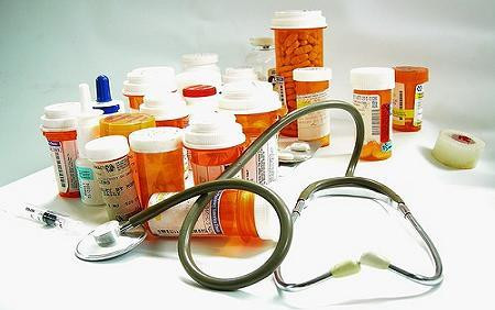 Khi dùng thuốc điều trị động kinh cần theo dõi hiệu quả và tác dụng phụ của thuốc. Ảnh: MH