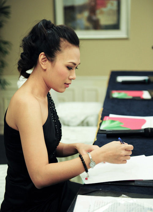 Son màu nude là màu được Mỹ Tâm thường sử dụng nhất. Son màu nude là màu được Mỹ Tâm thường sử dụng nhất.