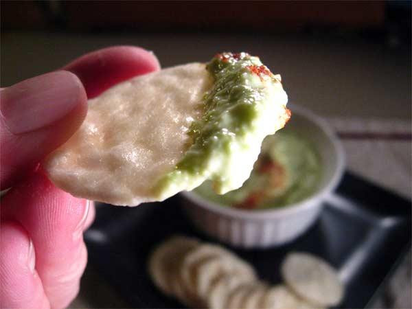 Ăn đồ ăn lạnh: Buổi sáng, cơ bắp, thần kinh và mạch máu của cơ thể đang trong trạng thái co lại, nếu bạn ăn thực phẩm lạnh sẽ khiến lưu lượng máu trong cơ thể khó lưu thông. Tình trạng này kéo dài sẽ gây khó chịu ở đường tiêu hóa, thậm chí gây táo bón, da trở nên xấu hơn hoặc thậm chí có đờm ở cổ họng.... Thay vào đó nên thưởng thức một tô cháo nóng, bánh mỳ, ngũ cốc nóng, sữa nóng. Ăn đồ ăn lạnh: Buổi sáng, cơ bắp, thần kinh và mạch máu của cơ thể đang trong trạng thái co lại, nếu bạn ăn thực phẩm lạnh sẽ khiến lưu lượng máu trong cơ thể khó lưu thông. Tình trạng này kéo dài sẽ gây khó chịu ở đường tiêu hóa, thậm chí gây táo bón, da trở nên xấu hơn hoặc thậm chí có đờm ở cổ họng.... Thay vào đó nên thưởng thức một tô cháo nóng, bánh mỳ, ngũ cốc nóng, sữa nóng.