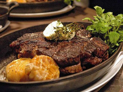 Ăn nhiều thịt: Nhiều người cho rằng, nếu bữa ăn sáng không ăn thịt sẽ dễ bị đói vì không cung cấp đủ calo. Nhưng theo các chuyên gia khuyên bạn không nên ăn nhiều thịt hay nhiều dầu vào bữa sáng. Bởi những loại thức ăn này chứa nhiều protein, và chất béo nên không tốt cho dạ dày. Ăn nhiều thịt: Nhiều người cho rằng, nếu bữa ăn sáng không ăn thịt sẽ dễ bị đói vì không cung cấp đủ calo. Nhưng theo các chuyên gia khuyên bạn không nên ăn nhiều thịt hay nhiều dầu vào bữa sáng. Bởi những loại thức ăn này chứa nhiều protein, và chất béo nên không tốt cho dạ dày.