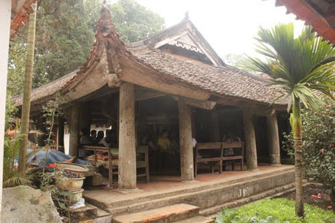 Khu trung tâm chùa có các tòa nhà tiền đường, thiêu hương và thượng điện kết hợp với nhau thành một nội thất thống nhất, dãy hành lang dài ở hai bên ăn thông với tiền đường ở phía trước và hậu đường ở phía sau, quây lại thành một kiến trúc khép kín (Ảnh: Internet) . Khu trung tâm chùa có các tòa nhà tiền đường, thiêu hương và thượng điện kết hợp với nhau thành một nội thất thống nhất, dãy hành lang dài ở hai bên ăn thông với tiền đường ở phía trước và hậu đường ở phía sau, quây lại thành một kiến trúc khép kín (Ảnh: Internet) .