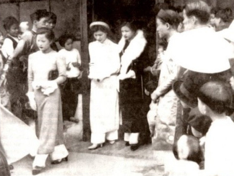 "Hạnh phúc không phải được quyết định bằng một đám cưới sang trọng hay giản dị mà xuất phát từ khát vọng hạnh phúc từ con tim của đôi lứa". (Ảnh: TL) "Hạnh phúc không phải được quyết định bằng một đám cưới sang trọng hay giản dị mà xuất phát từ khát vọng hạnh phúc từ con tim của đôi lứa". (Ảnh: TL)