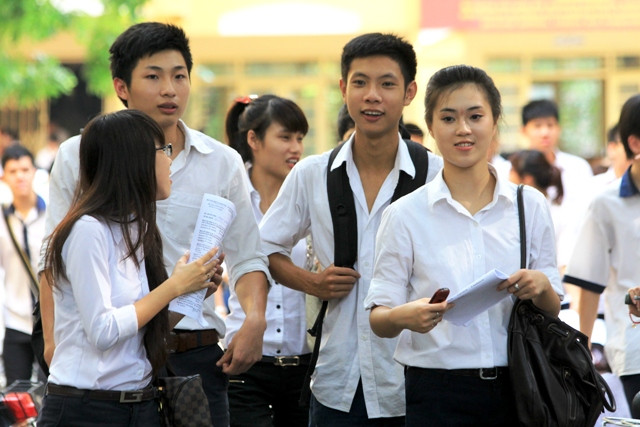 Thí sinh dự thi kỳ thi tốt nghiệp 2012. Ảnh Xuân Trung