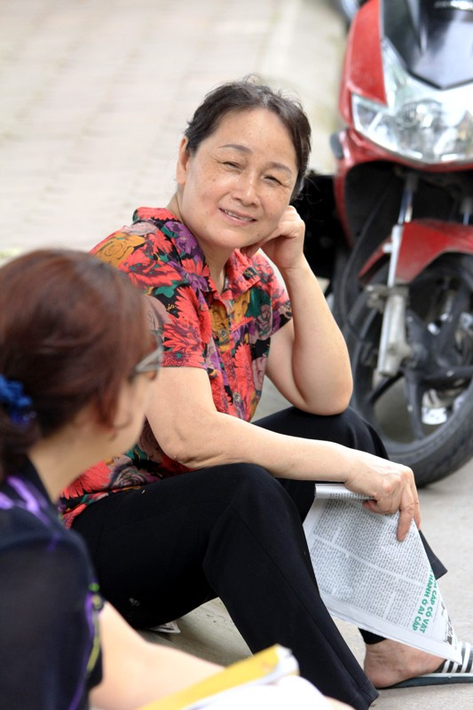 Hay trò chuyện với phụ huynh các tỉnh khác về các thông tin trường lớp, học hành của con. Hay trò chuyện với phụ huynh các tỉnh khác về các thông tin trường lớp, học hành của con.