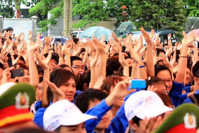 Những điểm mới của chương trình Tiếp sức mùa thi năm nay sẽ là: Thí điểm chương trình “Thắp sáng những ước mơ” hỗ trợ 200 học sinh giỏi có hoàn cảnh khó khăn tại 10 tỉnh.
