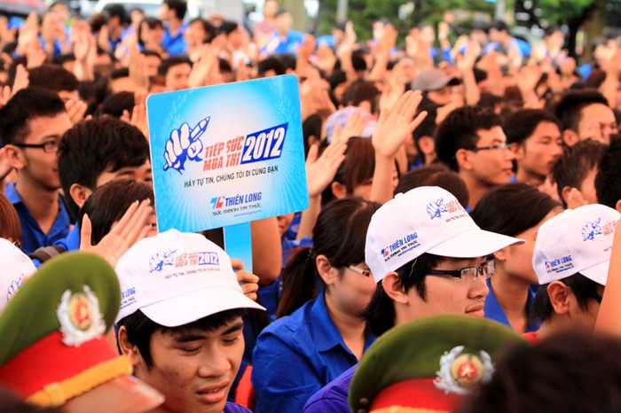 Những nội dung cơ bản như: Hỗ trợ phương tiện di chuyển từ địa phương về địa điểm thi, chỗ trọ miễn phí…Đặc biệt, khi các học sinh này đỗ đại học, sẽ tiếp tục có cơ hội nhận học bổng hỗ trợ trong suốt 4 năm học.