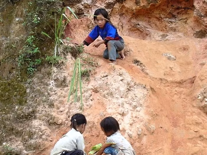 Các em ở nông thôn, miền núi hầu như ít có điều kiện để vui chơi như vậy.