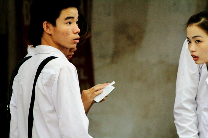 Đã xuất hiện phao thi, đó là những mảnh “ruột mèo” nhỏ được đút trong túi quần của nhiều thí sinh. Đã xuất hiện phao thi, đó là những mảnh “ruột mèo” nhỏ được đút trong túi quần của nhiều thí sinh.