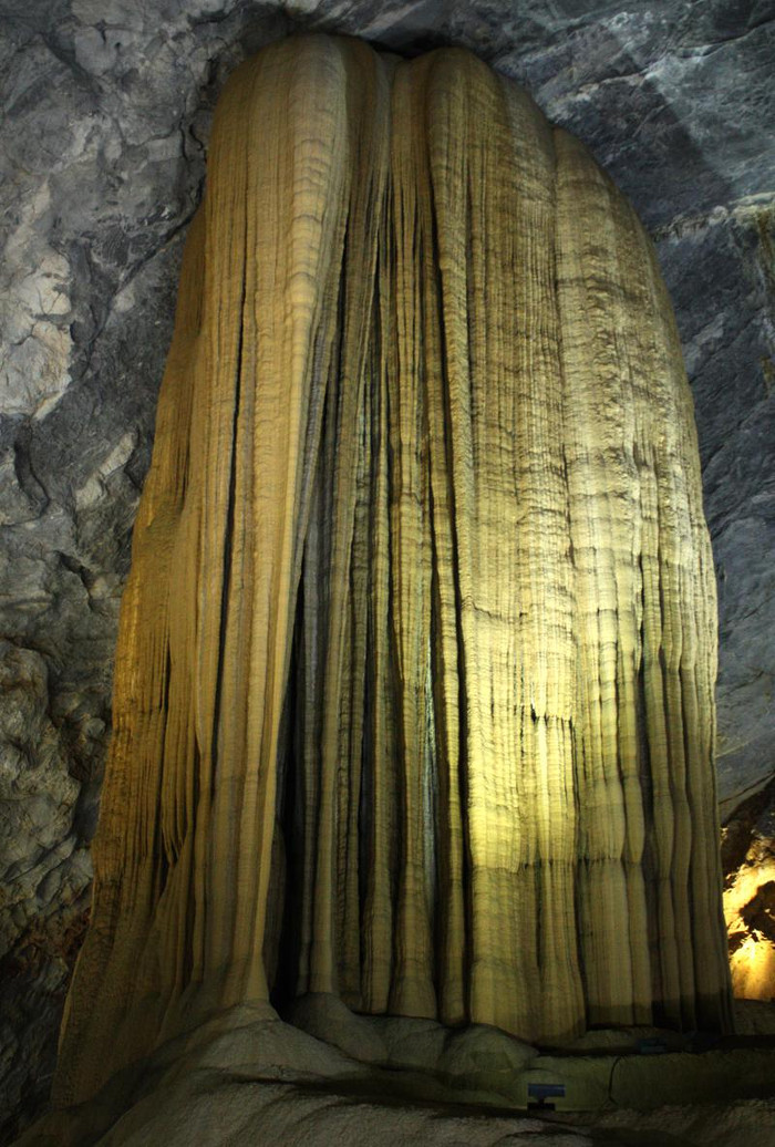 Hiện nay, trong động đã có hướng dẫn viên giới thiệu về động và những hình thù đã được đặt tên từ trước. Hiện nay, trong động đã có hướng dẫn viên giới thiệu về động và những hình thù đã được đặt tên từ trước.