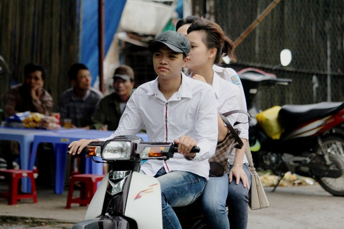 Việc các thí sinh không đội mũ bảo hiểm đang nguy hiểm cho chính bản thân các em Việc các thí sinh không đội mũ bảo hiểm đang nguy hiểm cho chính bản thân các em