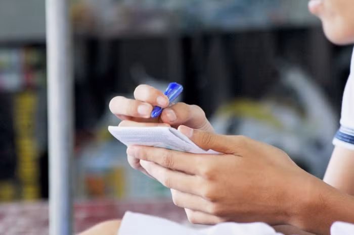 Thậm chí nhiều thí sinh còn đánh dấu phần được cho là sẽ hỏi để dễ xem.