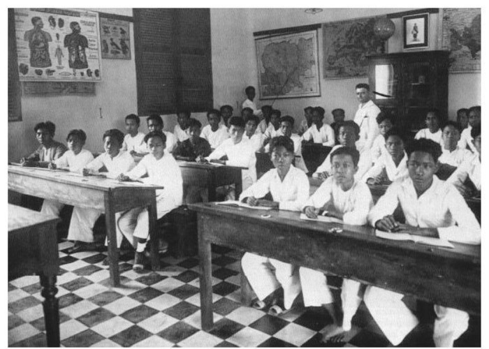 Một lớp học thời Pháp thuộc Một lớp học thời Pháp thuộc