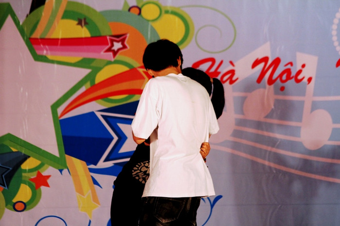 Một pha “nóng” nhanh trên sân khấu Một pha “nóng” nhanh trên sân khấu