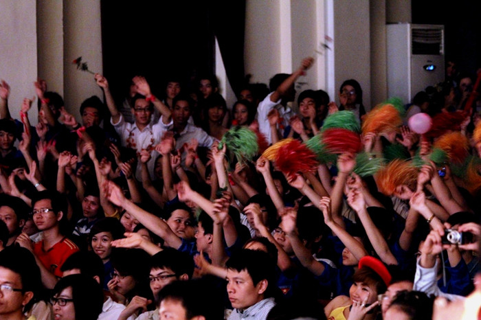 Khán giả là những sinh viên Bắc Giang đang theo học tại Hà Nội. Khán giả là những sinh viên Bắc Giang đang theo học tại Hà Nội.