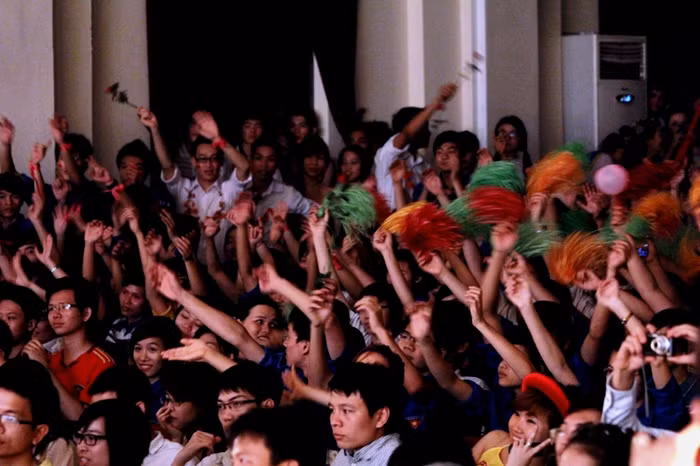 Khán giả là những sinh viên Bắc Giang đang theo học tại Hà Nội. Khán giả là những sinh viên Bắc Giang đang theo học tại Hà Nội.