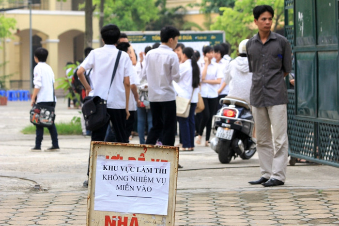 Đúng 6 giờ 45 phút bắt đầu giờ khai mạc kỳ thi tuyển sinh vào lớp 10.