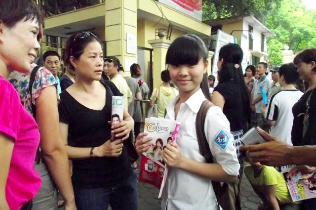 Môn Toán với nhiều thí sinh có học lực khá làm khá tốt. Môn Toán với nhiều thí sinh có học lực khá làm khá tốt.