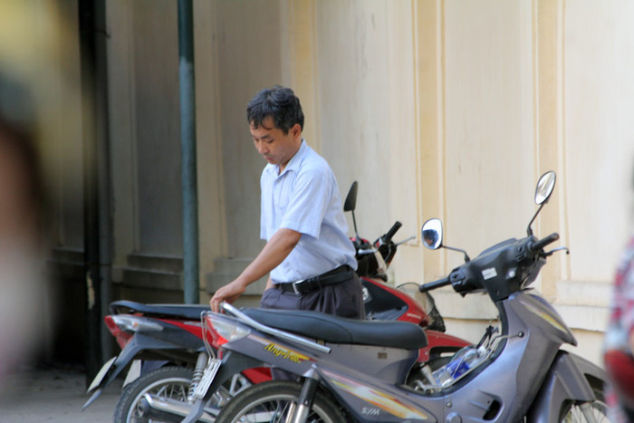 Lạ thường ông "bố sinh viên" đi thi tốt nghiệp phổ thông ảnh 3 Lạ thường ông "bố sinh viên" đi thi tốt nghiệp phổ thông ảnh 3