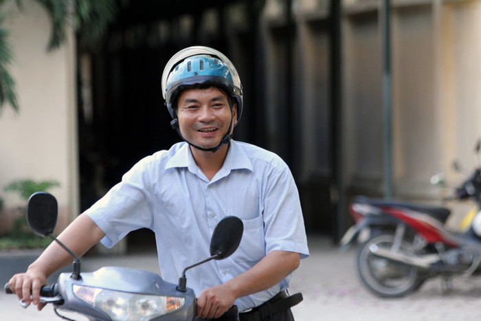 Lạ thường ông "bố sinh viên" đi thi tốt nghiệp phổ thông ảnh 1 Lạ thường ông "bố sinh viên" đi thi tốt nghiệp phổ thông ảnh 1