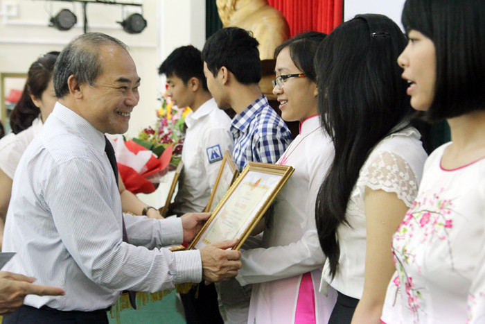 Muốn được giải cao, phải coi ngoại ngữ như tiếng mẹ đẻ ảnh 1