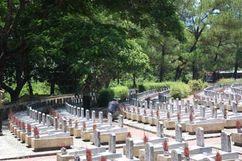Tâm nguyện tìm mộ người nhà là điều khẩn thiết của nhiều gia đình liệt sỹ nhưng cần phải tìm mộ theo một phương pháp khoa học (ảnh: Nghĩa trang liệt sỹ Trường Sơn - tỉnh Quảng Trị) Tâm nguyện tìm mộ người nhà là điều khẩn thiết của nhiều gia đình liệt sỹ nhưng cần phải tìm mộ theo một phương pháp khoa học (ảnh: Nghĩa trang liệt sỹ Trường Sơn - tỉnh Quảng Trị)
