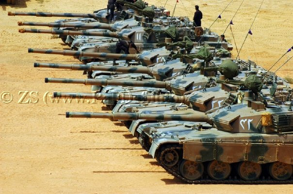 Xe tăng Khalid hay còn gọi là MBT-2000, do Trung Quốc-Pakistan hợp tác phát triển. Xe tăng Khalid hay còn gọi là MBT-2000, do Trung Quốc-Pakistan hợp tác phát triển.