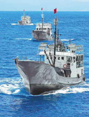 Trung Quốc không chỉ khát dầu, mà còn khát cá, khát các tài nguyên khác. Trong hình là biên đội tàu cá của tỉnh Hải Nam xuống tận vùng biển của nước khác đánh bắt cá.