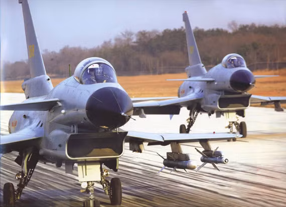 Máy bay chiến đấu J-10 của Không quân Trung Quốc