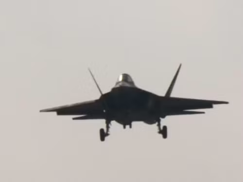 Máy bay chiến đấu tàng hình J-31 Trung Quốc bay thử