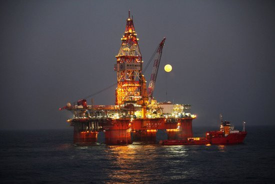 Trung Quốc đã vươn lên trở thành nền kinh tế lớn thứ hai thế giới, nên cực kỳ khát dầu!