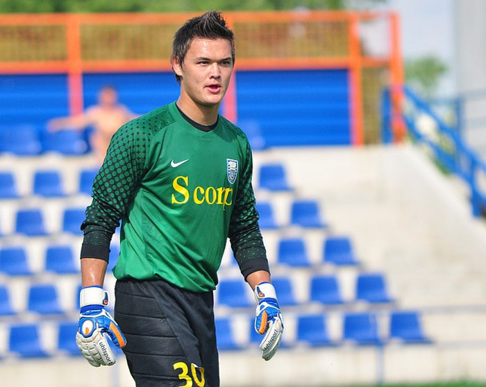 Thủ môn Patrick Lê Giang là em ruột của Emil Lê Giang. Anh sinh ngày 8/9/1992, cao 1m86. Patrick từng về Việt Nam thử việc ở đội U.19 QG vào đầu năm 2009. Hiện tại, cũng giống như người anh, Patrick thi đấu cho CLB MFK Zemplin Michalovce theo hợp đồng cho mượn từ MSK Zilina, đồng thời anh còn đang là thủ môn của đội U.21 Slovakia. Thủ môn Patrick Lê Giang là em ruột của Emil Lê Giang. Anh sinh ngày 8/9/1992, cao 1m86. Patrick từng về Việt Nam thử việc ở đội U.19 QG vào đầu năm 2009. Hiện tại, cũng giống như người anh, Patrick thi đấu cho CLB MFK Zemplin Michalovce theo hợp đồng cho mượn từ MSK Zilina, đồng thời anh còn đang là thủ môn của đội U.21 Slovakia.