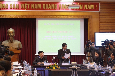 Đoàn thanh tra khẳng định việc VFF ký kêt hợp đồng bán BTQH cho AVG là đúng luật. Ảnh: Xuân Thanh Đoàn thanh tra khẳng định việc VFF ký kêt hợp đồng bán BTQH cho AVG là đúng luật. Ảnh: Xuân Thanh