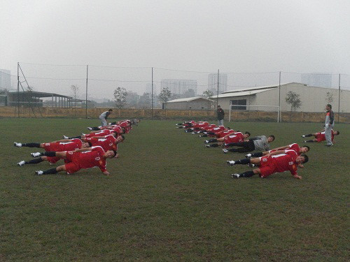 Buổi tập đầu tiên của đội U.19 Việt Nam tại TT đào tạo bóng đá trẻ VN. Ảnh: X.T