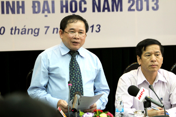 Thứ trưởng Bộ GD&ĐT Bùi Văn Ga khẳng định, từ nay tới 2015 cơ bản vẫn thi ba chung. Ảnh Xuân Trung Thứ trưởng Bộ GD&ĐT Bùi Văn Ga khẳng định, từ nay tới 2015 cơ bản vẫn thi ba chung. Ảnh Xuân Trung