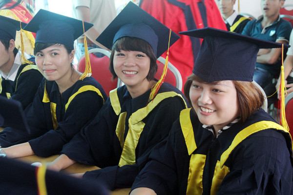 Các tân Dược sỹ trong ngày nhận bằng tốt nghiệp. Ảnh XT Các tân Dược sỹ trong ngày nhận bằng tốt nghiệp. Ảnh XT