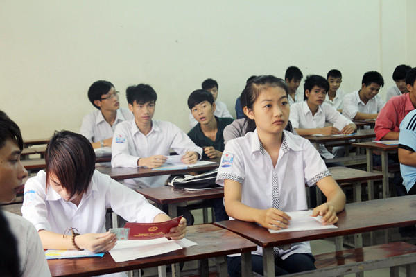 Các thí sinh làm thủ tục dự thi ĐH, CĐ năm 2013. Ảnh minh họa Xuân Trung Các thí sinh làm thủ tục dự thi ĐH, CĐ năm 2013. Ảnh minh họa Xuân Trung