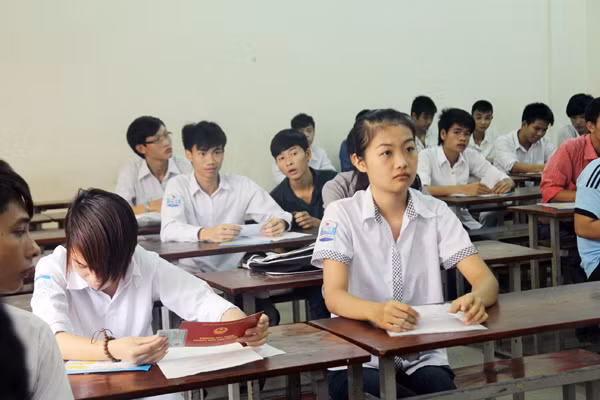Các thí sinh làm thủ tục dự thi ĐH, CĐ năm 2013. Ảnh minh họa Xuân Trung