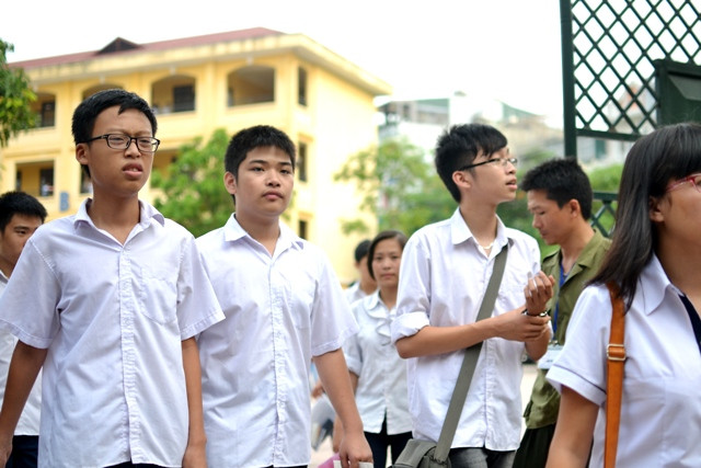 Thí sinh dự thi vào lớp 10 tại trường THPT Cầu Giấy năm 2013. Ảnh Xuân Trung Thí sinh dự thi vào lớp 10 tại trường THPT Cầu Giấy năm 2013. Ảnh Xuân Trung