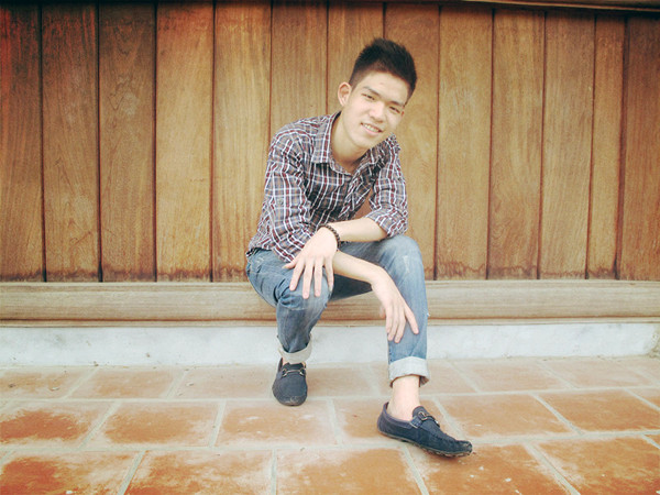 Thủ khoa HV Công nghệ Bưu chính Viễn thông Bùi Chí Hướng không đầu hàng trước số phận. Thủ khoa HV Công nghệ Bưu chính Viễn thông Bùi Chí Hướng không đầu hàng trước số phận.