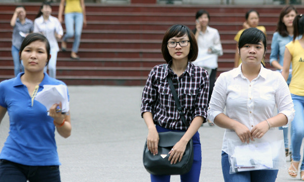 Thí sinh hoàn thành bài thi môn Địa lí khối C sáng nay. Ảnh Xuân Trung Thí sinh hoàn thành bài thi môn Địa lí khối C sáng nay. Ảnh Xuân Trung