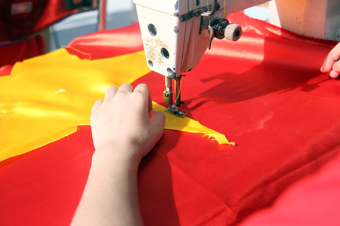 Những lá cờ do học sinh Trường THPT Lê Lợi may sẽ sớm được đưa ra Trường Sa. Những lá cờ do học sinh Trường THPT Lê Lợi may sẽ sớm được đưa ra Trường Sa.
